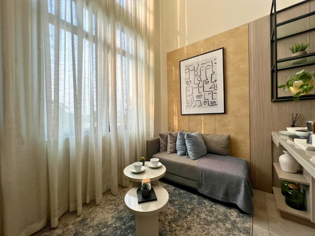 Latinos Business District 8